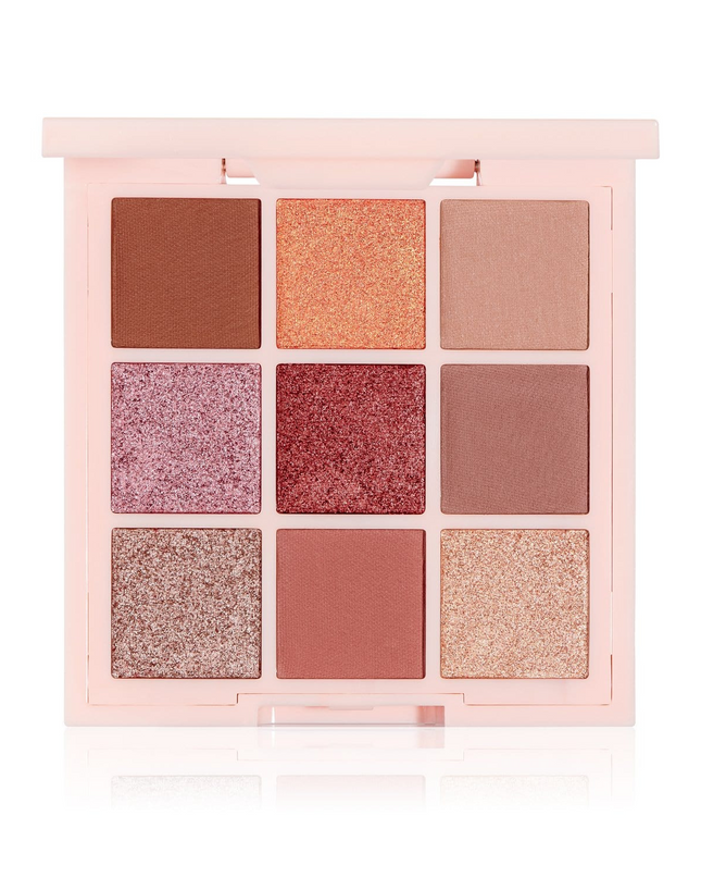 Create sculpted matte and sparkling shimmer eyes with this versatile warm toned palette. The highly pigmented shadows create both classic and playful day-to-night looks. Featuring a large mirror, this compact palette fits easily into your handbag for on-the-go enhancements.