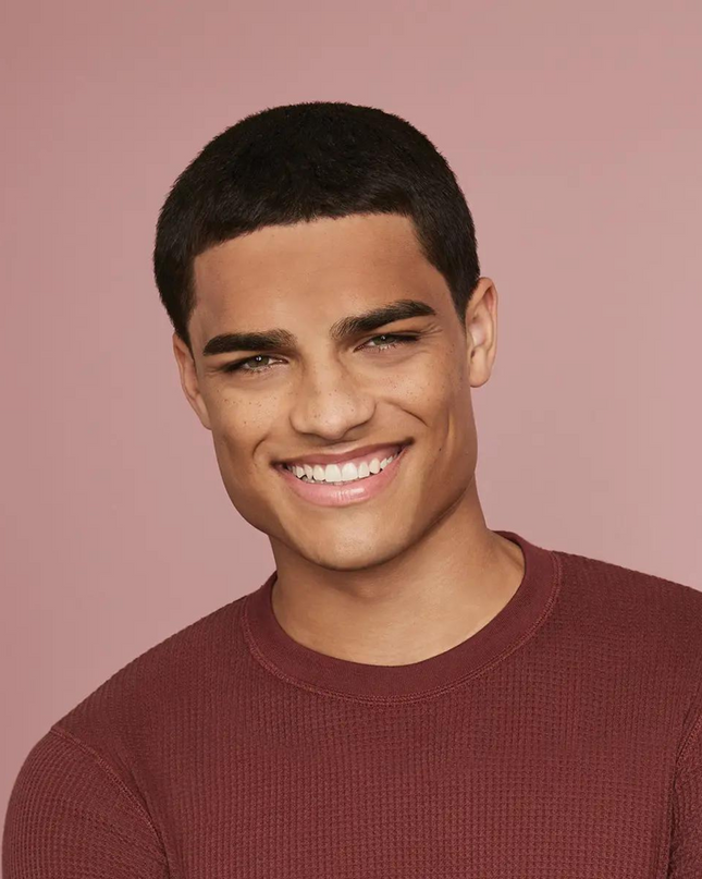 A powerful hold with zero shine, this versatile hair putty leaves a natural-looking matte finish that's ideal for creating textured, relaxed hairstyles. Specially formulated for men, it contains thickening ingredients that bulk up fine and thinning hair, leaving it full and healthy-looking.