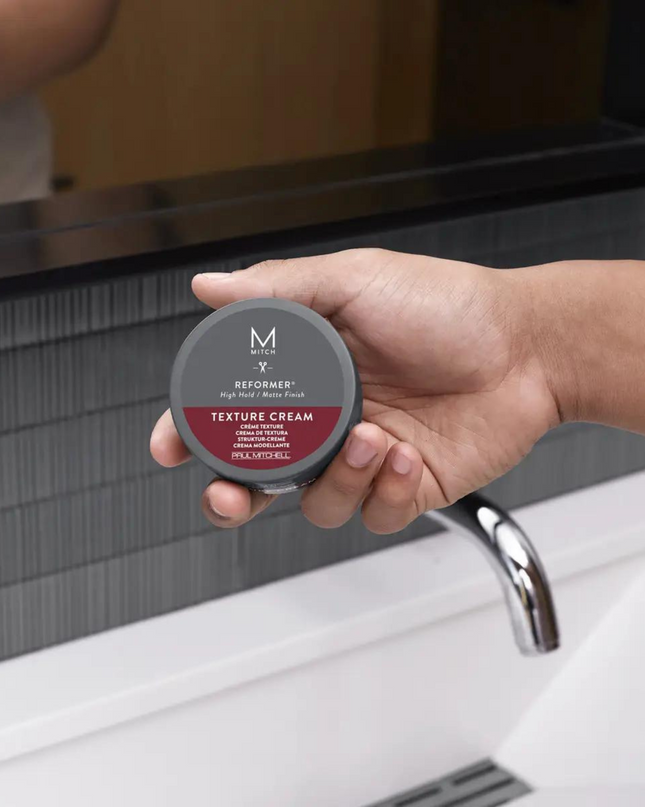 A powerful hold with zero shine, this versatile hair putty leaves a natural-looking matte finish that's ideal for creating textured, relaxed hairstyles. Specially formulated for men, it contains thickening ingredients that bulk up fine and thinning hair, leaving it full and healthy-looking.