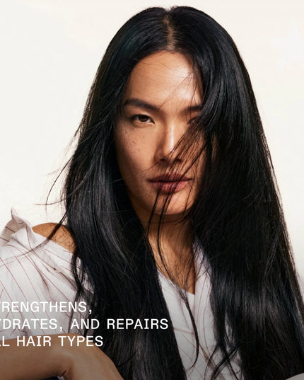 A highly moisturizing, reparative shampoo that leaves hair easy to manage, shiny and healthier with each use. N°4 is color-safe, sulfate-free, and proven to reduce breakage and strengthen all types of hair.