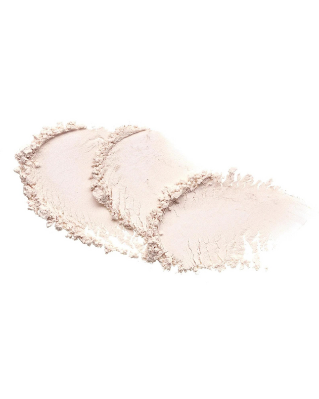 Translucent baking and setting powder leaves behind a flawless and poreless complexion, locking in and elongating makeup wear. May also be used for baking to create deliciously defined features.