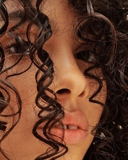 Get long-lasting hold, incredible shine and humidity resistance with this alcohol-free styling lotion that is specially formulated for thick, coarse, or harder to control hair and infused with protein to bring back elasticity, strength and, natural curl. Liquid Effects can be used as a foundational tool to get control of your hair.