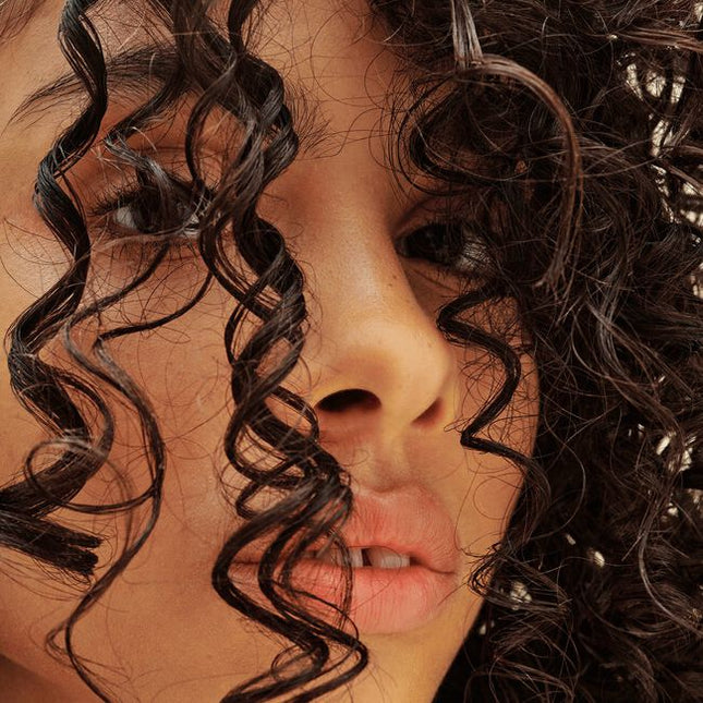 Get long-lasting hold, incredible shine and humidity resistance with this alcohol-free styling lotion that is specially formulated for thick, coarse, or harder to control hair and infused with protein to bring back elasticity, strength and, natural curl. Liquid Effects can be used as a foundational tool to get control of your hair.