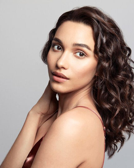 Alterna Caviar Anti-Aging Smoothing Anti-Frizz Shampoo is formulated with a proprietary Climate Shield Complex that controls humidity affecting hair to keep strands smooth and soft with less frizz for up to 72 hours. Alterna's Caviar extract, rich in Omega 3 fatty acids, proteins, minerals and Vitamins A, C and D help visibly improve the signs of aging hair: manageability, breakage, dryness & dullness.