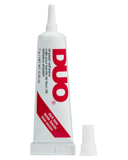 Applies dark and dries black for a dramatic and luscious look! With its rapid setting time that is even faster than other adhesives, you can create the perfect lash look quickly and effectively. Recommended by professional lash artists, this lash glue is ideal for smokey eye makeup, dark color lashes, thick and voluminous fake lashes.