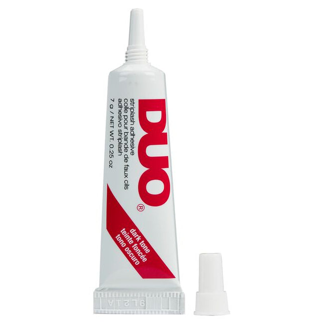 Applies dark and dries black for a dramatic and luscious look! With its rapid setting time that is even faster than other adhesives, you can create the perfect lash look quickly and effectively. Recommended by professional lash artists, this lash glue is ideal for smokey eye makeup, dark color lashes, thick and voluminous fake lashes.