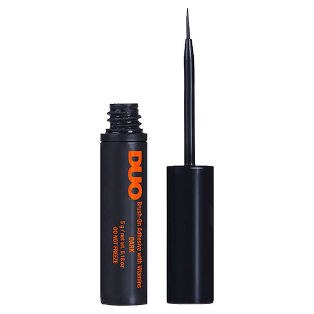 Highly rated and loved by pro stylists and lash lovers alike, this must-have classic dark striplash adhesive dries black and provides a strong hold that lasts.