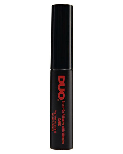 Highly rated and loved by pro stylists and lash lovers alike, this must-have classic dark striplash adhesive dries black and provides a strong hold that lasts.