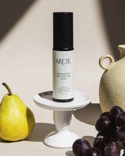 Herbaceous, purifying, and impossibly weightless, ARETÉ’s Micronized Dry Texture Pouf is a modern ritual powder designed to volumize, texturize, refresh, and rebalance the scalp in a single transformative gesture.