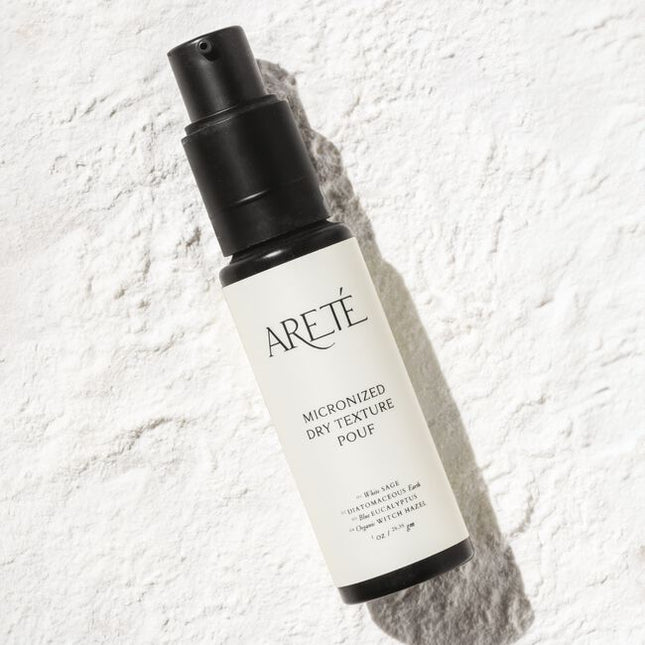 Herbaceous, purifying, and impossibly weightless, ARETÉ’s Micronized Dry Texture Pouf is a modern ritual powder designed to volumize, texturize, refresh, and rebalance the scalp in a single transformative gesture.