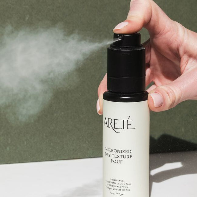 Herbaceous, purifying, and impossibly weightless, ARETÉ’s Micronized Dry Texture Pouf is a modern ritual powder designed to volumize, texturize, refresh, and rebalance the scalp in a single transformative gesture.