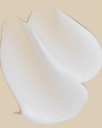 This fast-absorbing, vegan formula leaves skin smooth and nourished, free from greasy residue. Infused with shea butter and natural extracts, it deeply hydrates even the driest skin.