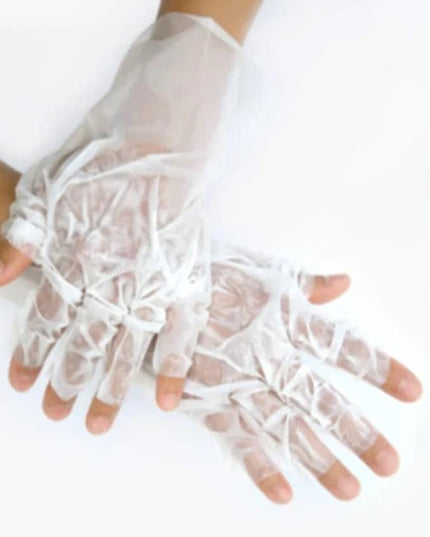 Take care of your hands with AvryBeauty Shea Gloves. These ultra nourishing and intensely moisturizing hand masks are enriched with shea butter and pure extracts to help restore essential moisture to extra-dry skin, leaving your hands soft, smooth, and healthy-looking. These hands masks are gentle enough for sensitive skin, paraben-free and not tested on animals. Shea Gloves are easy to use: Simply wash and dry your hands, wear the gloves for 10-15 minutes, and remove—no need to rinse.