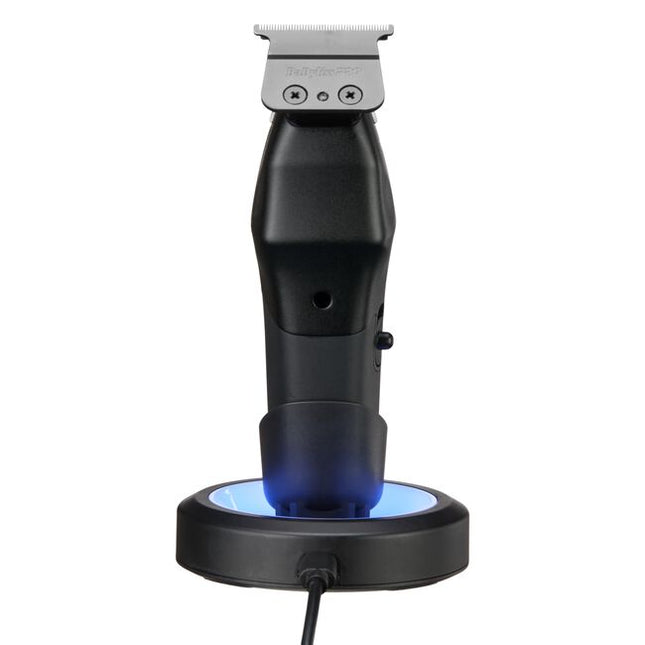 The BaBylissPRO Dual Coil Trimmer is built for barbers who demand high performance: crisp detailing, sharp lines, and consistent power. Powered by a linear dual-coil motor system, it delivers concentrated cutting power for precision work, helping you create clean outlines, edging, and detailed finishing with confidence.