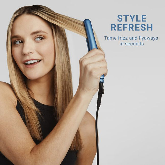 The compact design of this ¾” Nano Titanium flat iron makes it perfect for quick touch ups on-the go. Easily packs in purse, gym bag, or carry-on luggage.