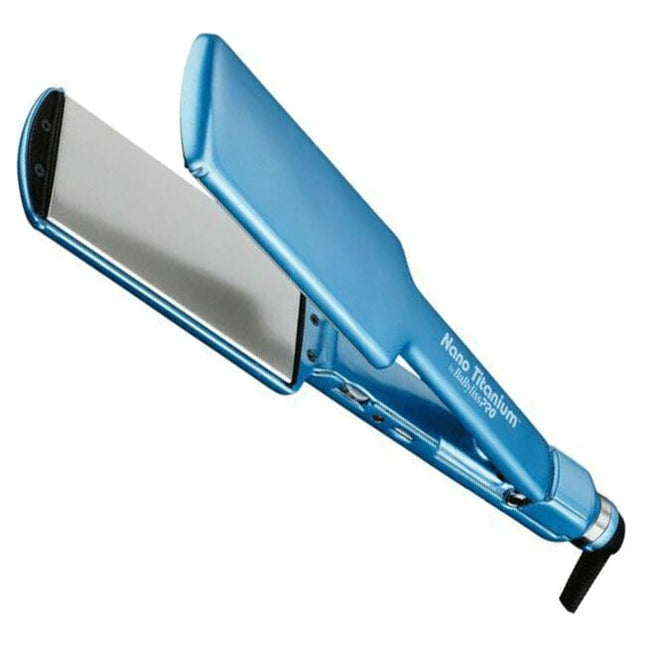 The ultra-thin profile of these high-tech irons makes them exceptionally lightweight and easy to work with. The extra-long 5" plates reach up to 450°F and allow for wider sections to be straightened, boosting speed and effectiveness and increasing styling flexibility.