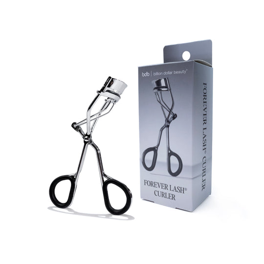 Lifted lashes, made comfortable. The Forever Lash Curler is designed to deliver long-lasting lift with comfort in mind. Featuring a unique grip, it gently holds lashes in place, helping lift and curl without pulling, pinching, or discomfort. Perfect for everyday use, this pro-inspired curler creates a smooth, natural curl that opens up the eyes and enhances the look of your lashes—whether worn alone or paired with mascara."