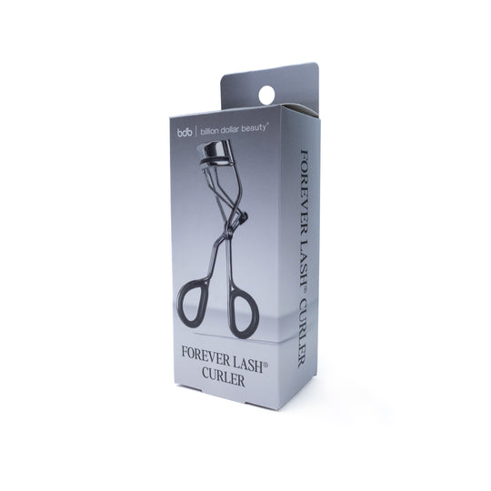 Lifted lashes, made comfortable. The Forever Lash Curler is designed to deliver long-lasting lift with comfort in mind. Featuring a unique grip, it gently holds lashes in place, helping lift and curl without pulling, pinching, or discomfort. Perfect for everyday use, this pro-inspired curler creates a smooth, natural curl that opens up the eyes and enhances the look of your lashes—whether worn alone or paired with mascara."