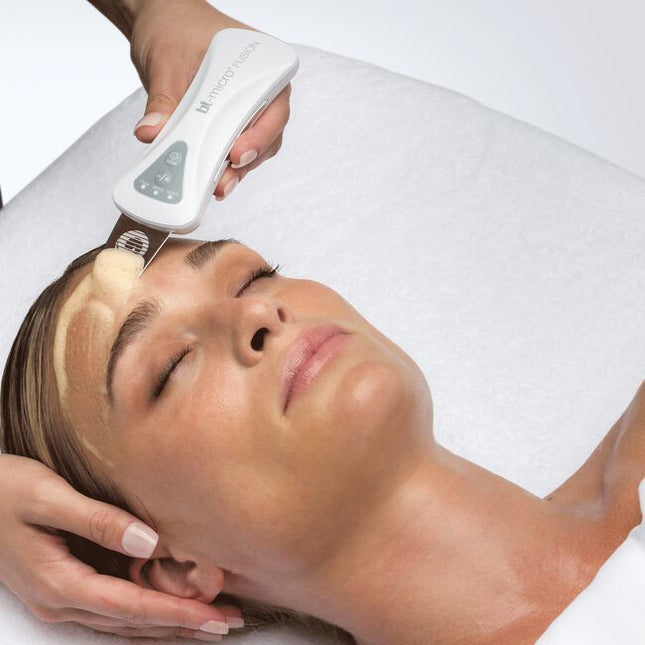 Built for beauty and designed to perform, the bt-micro fusion combines sublime detailing, durable alloy construction, and perfect balance, making it ideal for all skin care regimens.