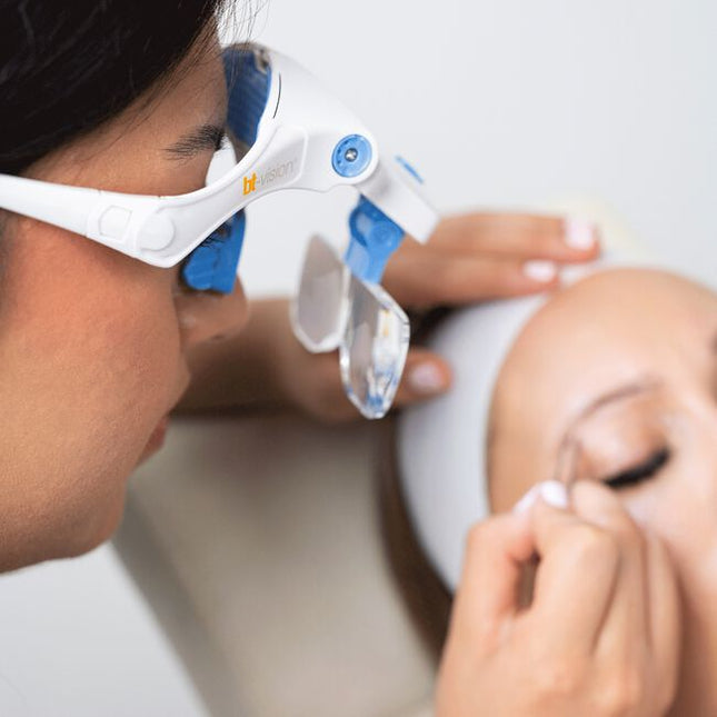 The ability to analyze the skin at multiple magnification levels with the perfect light every time is key in determining the appropriate skincare products and professional services for your clients.