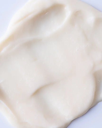 A precision hyperpigmentation treatment with 3% niacinamide + 10% vitamin C.