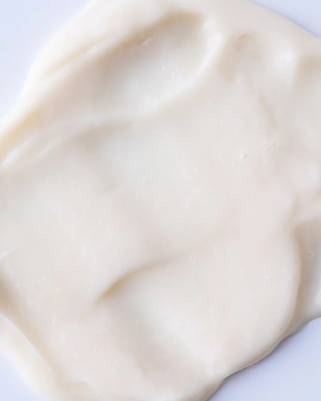 A precision hyperpigmentation treatment with 3% niacinamide + 10% vitamin C.