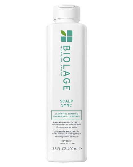 Scalp Sync Clarifying Shampoo for Oily Scalp is a deep yet gentle cleansing shampoo specifically formulated to address the needs of an oily scalp. Micro-dosed with a concentrate of a fermented tea blend and filtered glycolic acid, this shampoo effectively removes up to 100% of residue, buildup, and excess sebum from the scalp. It helps balance scalp moisture levels, enhancing volume and lift for hair that feels softer, shinier, and revitalized.