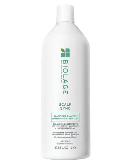 Scalp Sync Clarifying Shampoo for Oily Scalp is a deep yet gentle cleansing shampoo specifically formulated to address the needs of an oily scalp. Micro-dosed with a concentrate of a fermented tea blend and filtered glycolic acid, this shampoo effectively removes up to 100% of residue, buildup, and excess sebum from the scalp. It helps balance scalp moisture levels, enhancing volume and lift for hair that feels softer, shinier, and revitalized.