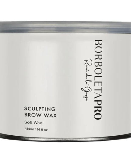 Sculpting Brow Wax features a smooth, creamy texture and low melting point for gentle, precise facial waxing. Enriched with Hyaluronic Acid, it hydrates and protects all skin types. Co-created with celebrity brow artist René de la Garza, it glides on effortlessly with no powder needed.