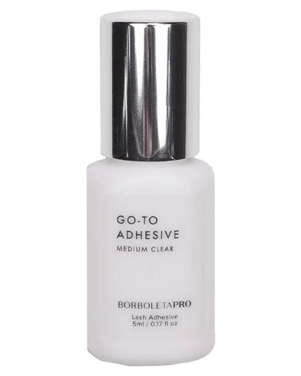 Everything you love about our Go-To Adhesive, now in a crystal-clear formula. This adhesive gives you the same reliable medium viscosity while gripping the lashes with the perfect balance of speed and control. Ideal for lighter colored natural lashes or lashing with brown lash