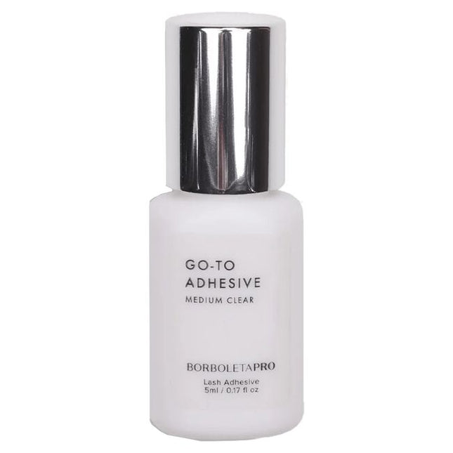 Everything you love about our Go-To Adhesive, now in a crystal-clear formula. This adhesive gives you the same reliable medium viscosity while gripping the lashes with the perfect balance of speed and control. Ideal for lighter colored natural lashes or lashing with brown lash