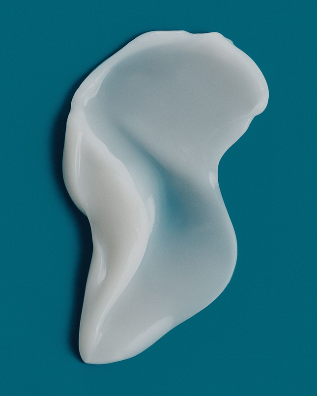 A density-boosting conditioner that helps boost and extend serum benefits by encouraging scalp microcirculation and providing lightweight hydration.