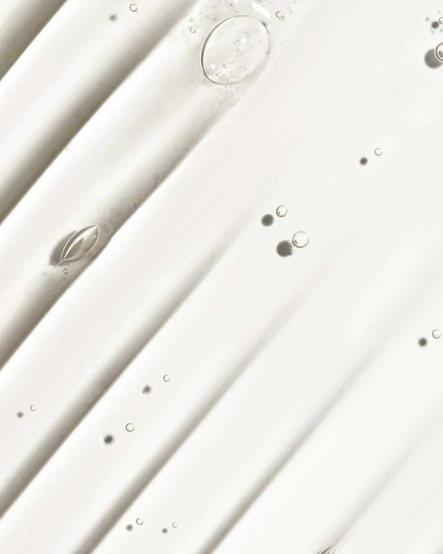 Density-boosting shampoo that helps boost and extend serum benefits by encouraging scalp microcirculation and providing lightweight hydration.