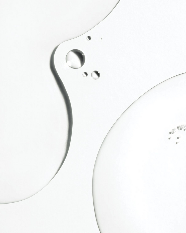 A lightweight, silicone-free oil that helps seal split ends, repair hair damage, and prevent future breakage.