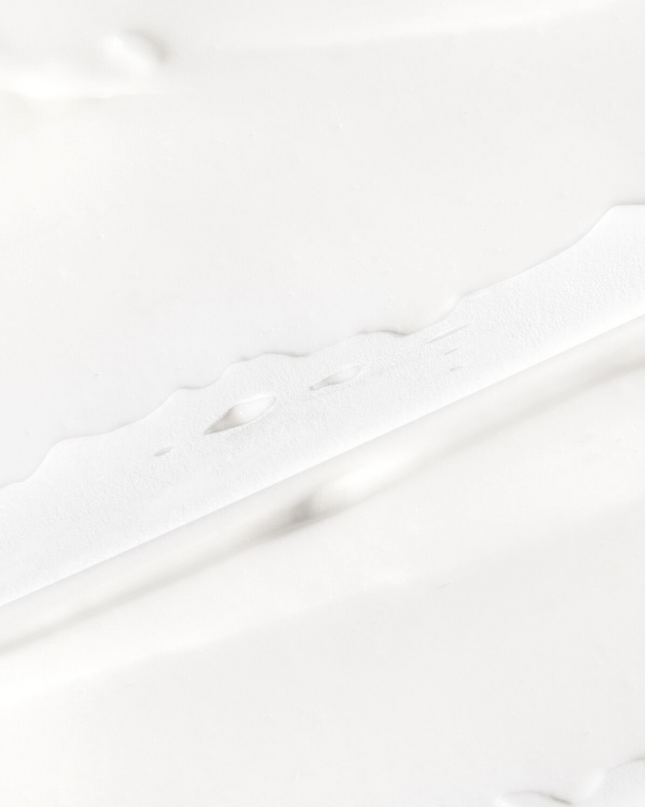 A frizz-fighting, silicone-free conditioner that smooths strands and adds shine to hair.