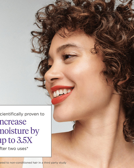 A protein-free, weekly hair mask that intensely moisturizes, enhances slip, and boosts definition for soft, bouncy, and vibrant curls.