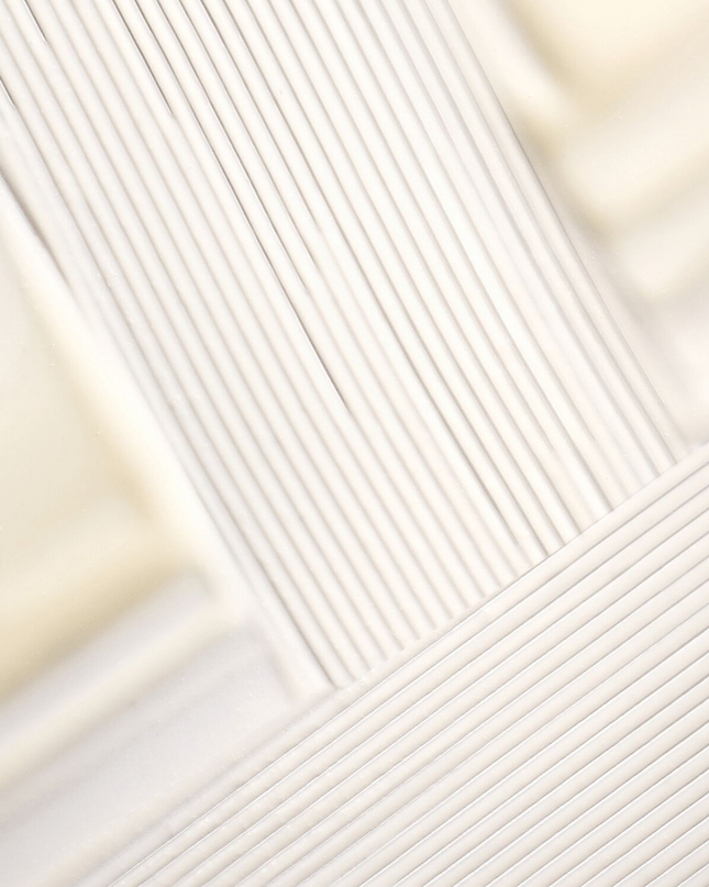 A curl-defining styling cream that provides soft, flexible control for waves and curls while boosting hydration and minimizing frizz.