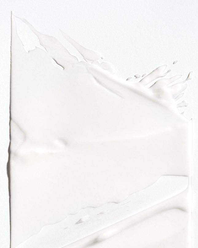 A nourishing conditioner that seals in moisture and minimizes frizz for enhanced definition of curls, coils, and waves.