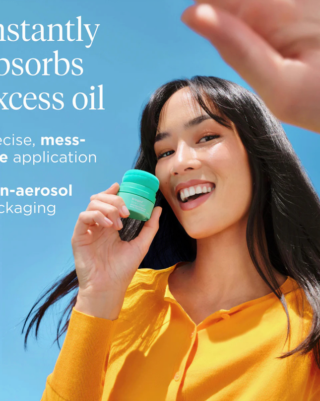 Style + Treat™ Dry Shampoo Puff is a lightweight, aerosol-free powder that absorbs excess oil to refresh hairstyles. This talc-free dry shampoo uses a compact power puff for a convenient, on-the-go root refresh.