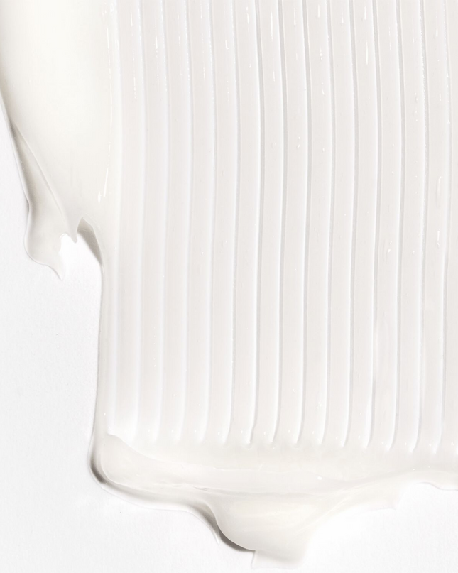 A silicone-free heat protectant cream that minimizes frizz, smooths hair, and protects against heat up to 450°F.