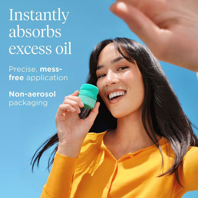 Style + Treat™ Dry Shampoo Puff is a lightweight, aerosol-free powder that absorbs excess oil to refresh hairstyles. This talc-free dry shampoo uses a compact power puff for a convenient, on-the-go root refresh. A universal brown tint blends seamlessly for root touch-ups with no white cast.