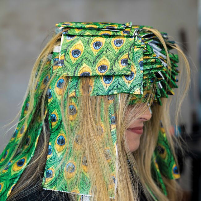 Step into the spotlight with Peacock, a foil made to show off. Inspired by the fiercest feathers in nature, this design brings rich jewel tones and graceful detail to every service. With flawless grip and smooth saturation, each sheet helps you create color that struts with confidence and shines with unapologetic glam. From brilliant blondes to dimensional brunettes, every highlight becomes a statement worth noticing. Bold, beautiful, and born to stand out, this is Peacock.