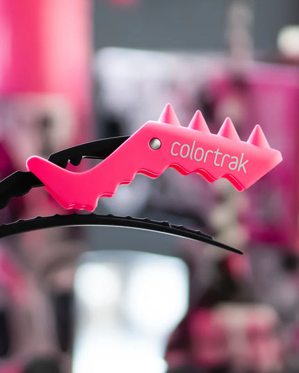 These aren't ordinary clips - they're a statement piece. This 4 pack of spikey jumbo croc clips is sure to grab all the attention, keeping your strands up with some extra bite.