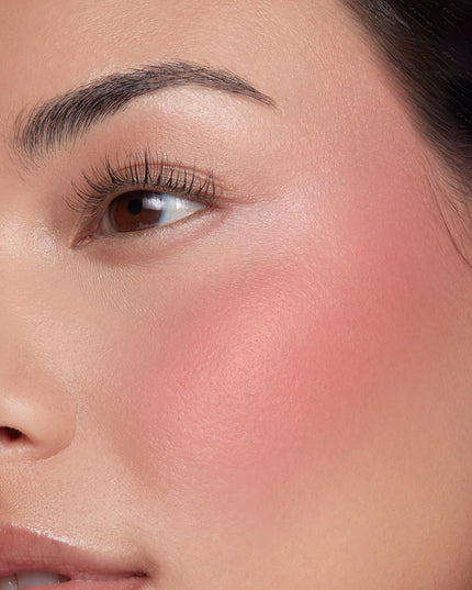 A weightless 8HR liquid blush that’s super buildable + blendable for a fresh, healthy glow. Its weightless, creamy texture glides onto skin and effortlessly layers without disturbing makeup underneath. Infused with Hyaluronic Acid + Polyglutamic Acid to boost hydration, Sea Moss to retain moisture and Niacinamide to smooth the look of skin.