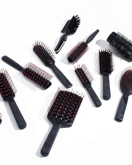 Quick Drying for On-the-Go: The Static Free Mini Fast Flo Vent Brush is expertly designed to dry hair quickly, making it an essential tool for travel and busy lifestyles. Its compact size fits well into any bag for easy, on-the-go styling.