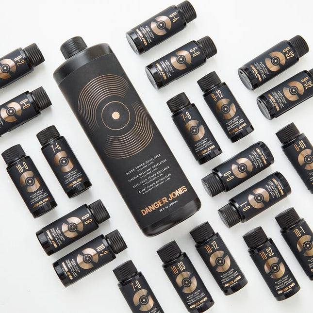 Danger Jones Gloss Toner Developer is designed to be mixed with Danger Jones Gloss Toners with Bonder. 1:1 Ratio.