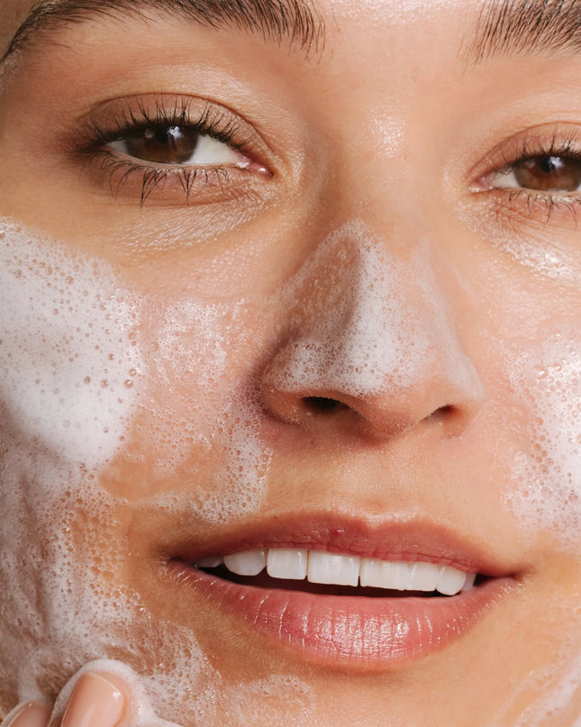 Behold, your 3-step regimen to clearer skin. Featuring our best-selling favorites, the Breakout Clearing Kit includes everything you need to cleanse, treat breakouts, and hydrate skin. Formulated with powerful (yet gentle!) ingredients like salicylic acid, tea tree oil, niacinamide, and hyaluronic acid. Your breakouts don’t stand a fighting chance. (Sounds dramatic, but like… it’s true.) With travel-friendly sizes, you can get that glow whether you’re at home or on-the-go.