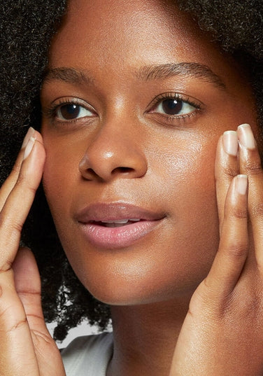 Kick-start skin’s hydration cycle: long-lasting serum immediately floods skin with hydration, replenishes from within, and helps prevent future hydration evaporation.