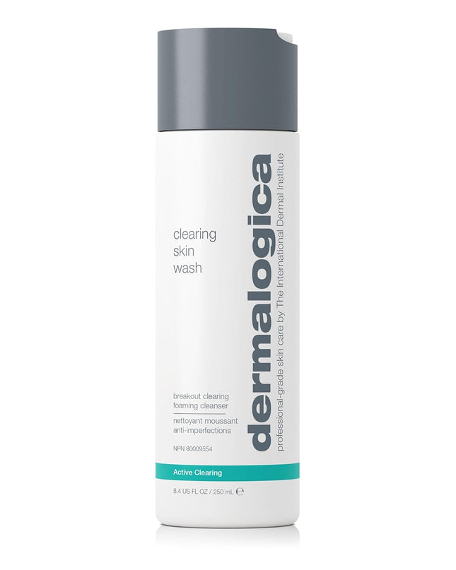 This non-irritating, naturally-foaming cleanser helps clear skin and reduce visible skin aging.