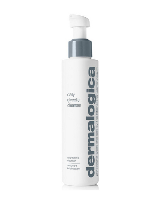 Brightening and conditioning cleanser renews dull, uneven skin tone and helps remove buildup caused by environmental factors.